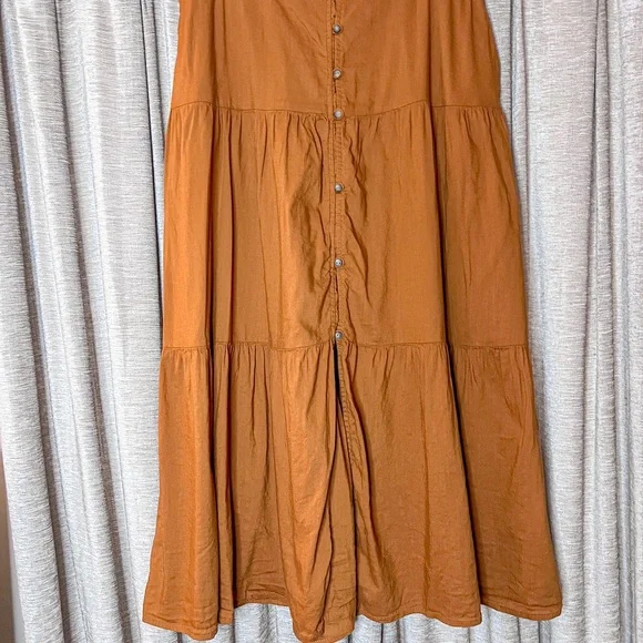 Old Navy Tiered Button Front A-Line Brown Midi Skirt in Size Large - Picture 3 of 13